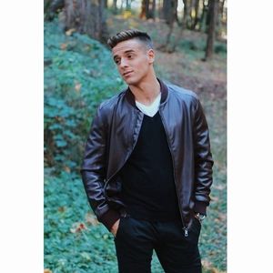 Meet your Posher, Devin